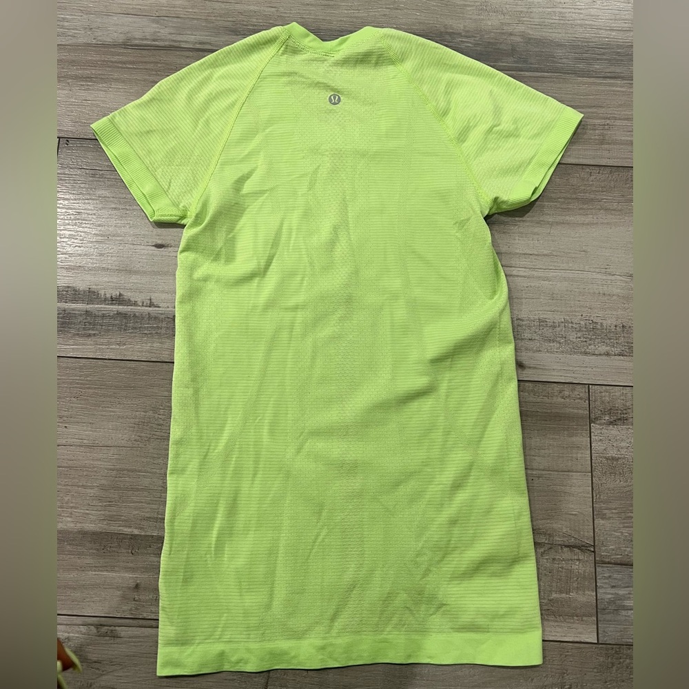 Lululemon swiftly T size four